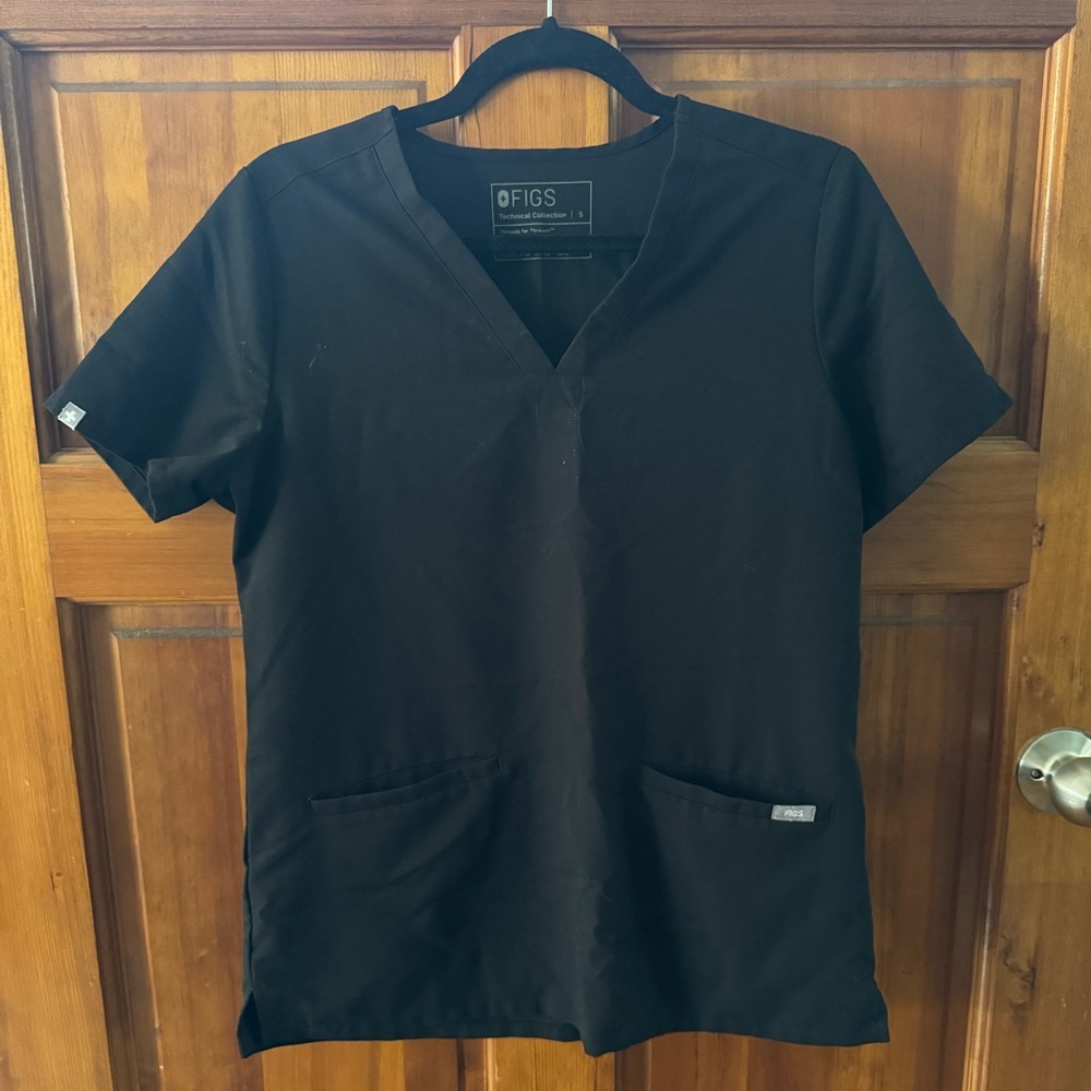 FIGS SCRUB SET- medium/petite pants and small top in black